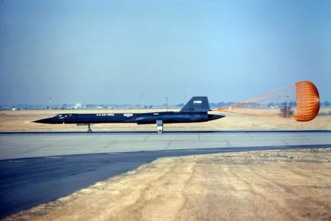 Record-breaking SR-71 deploying drogue chutes