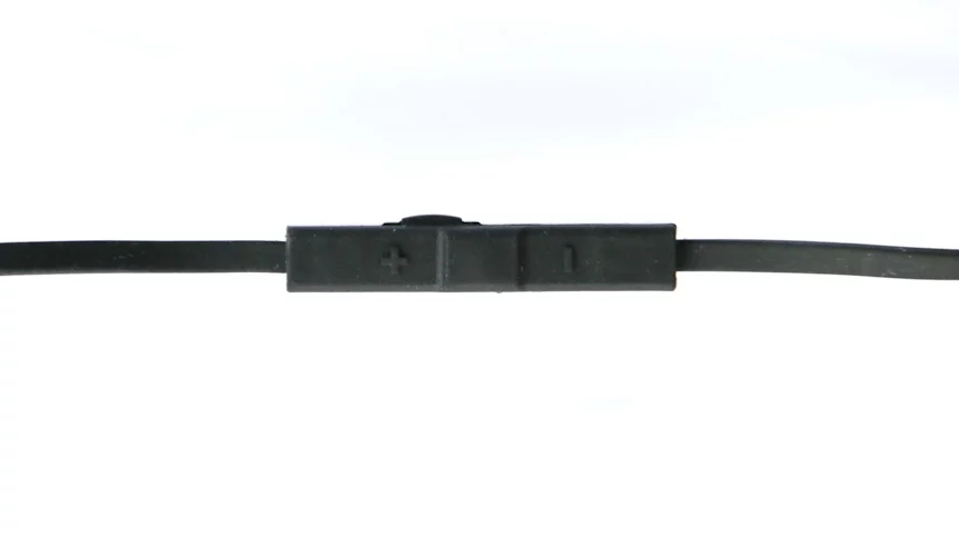 In-line controls and micrpophone (Photo: Gizmag)