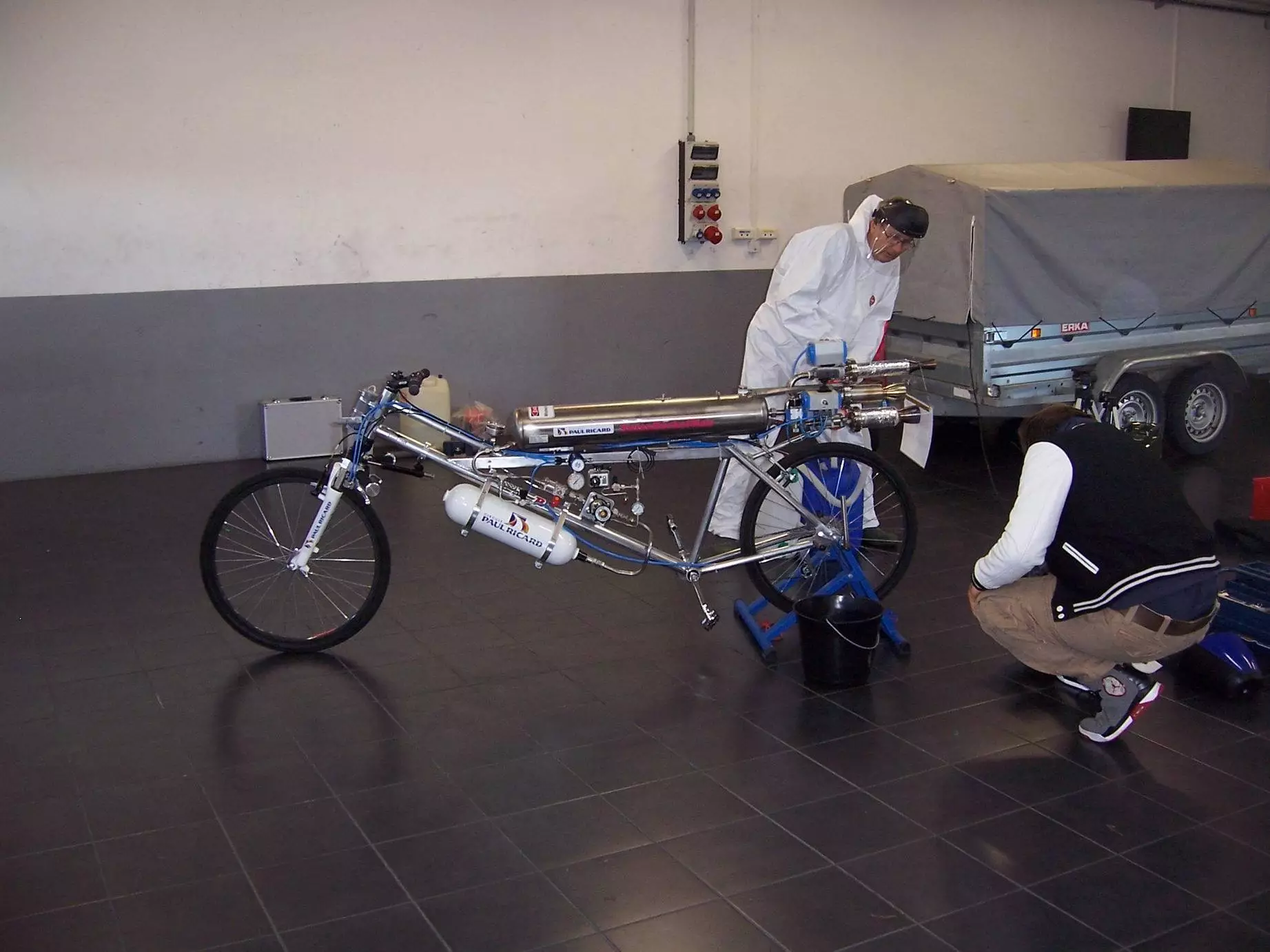 Francois Gissy's rocket bicycle – fueling up (Photo: Gerard Toutin / Exotic Thermo Engineering)