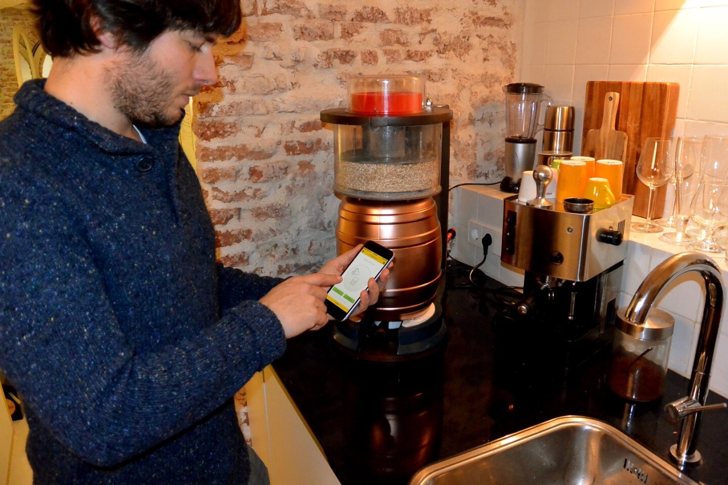 The app helps you find recipes, order ingredients and work through the brewing process