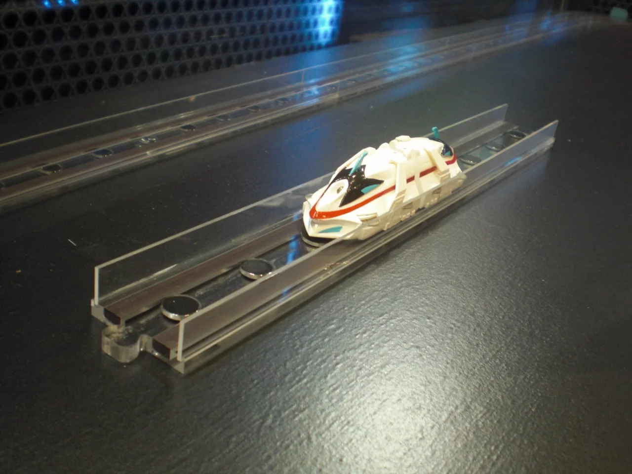 The styling of the dual car prototype was at this time not representive of the SC Maglev LO series and more like the 1979 ML500 original Maglev