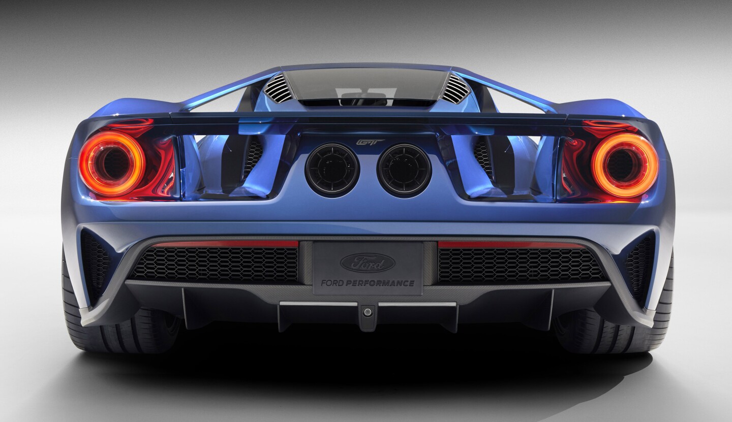 From its optimum tear-drop shape to its aircraft-inspired fuselage and visibility-enhancing curved windshield, every slope and shape is designed to minimize drag and optimize downforce.