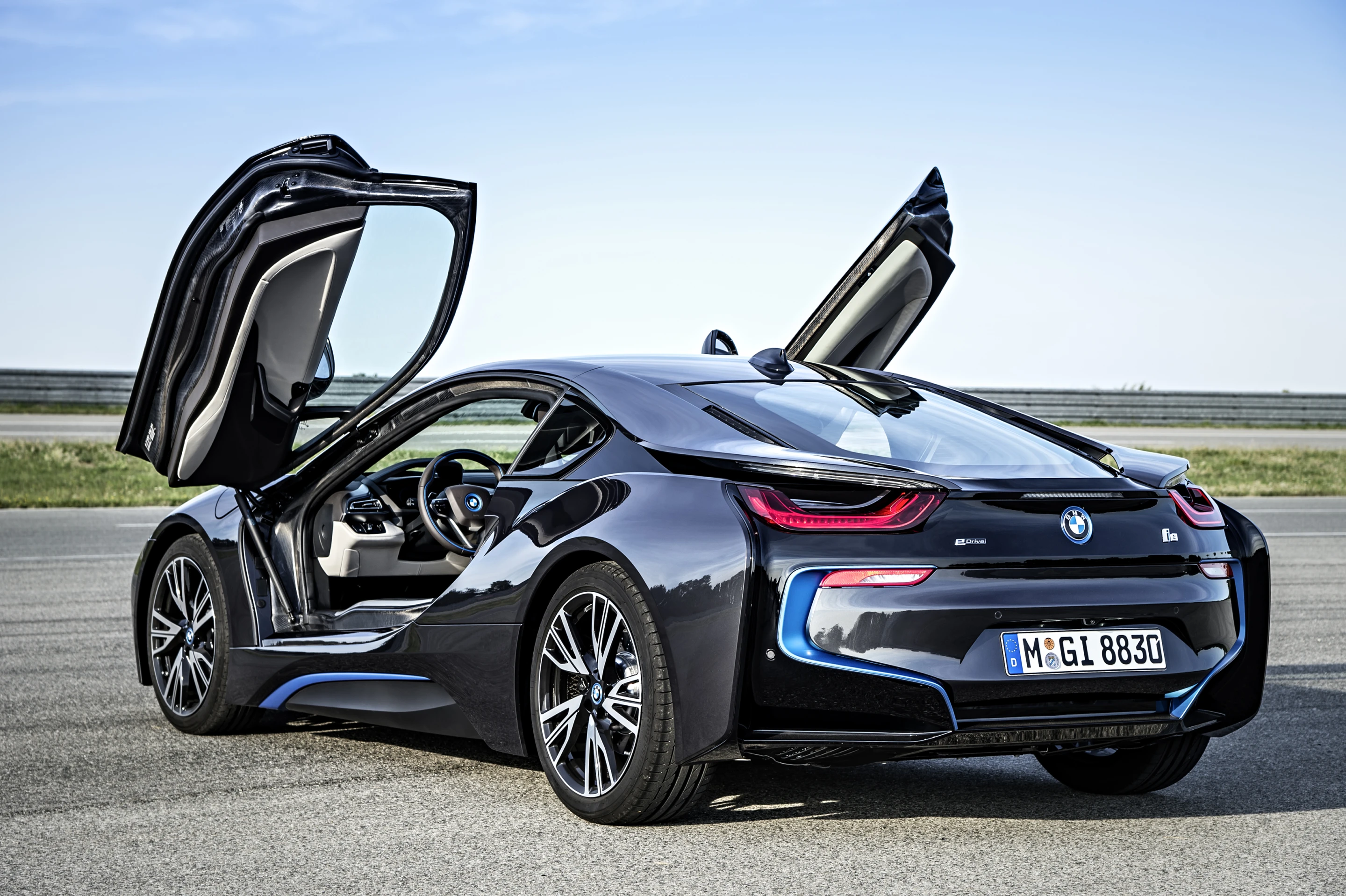 The BMW i8 - scissor doors