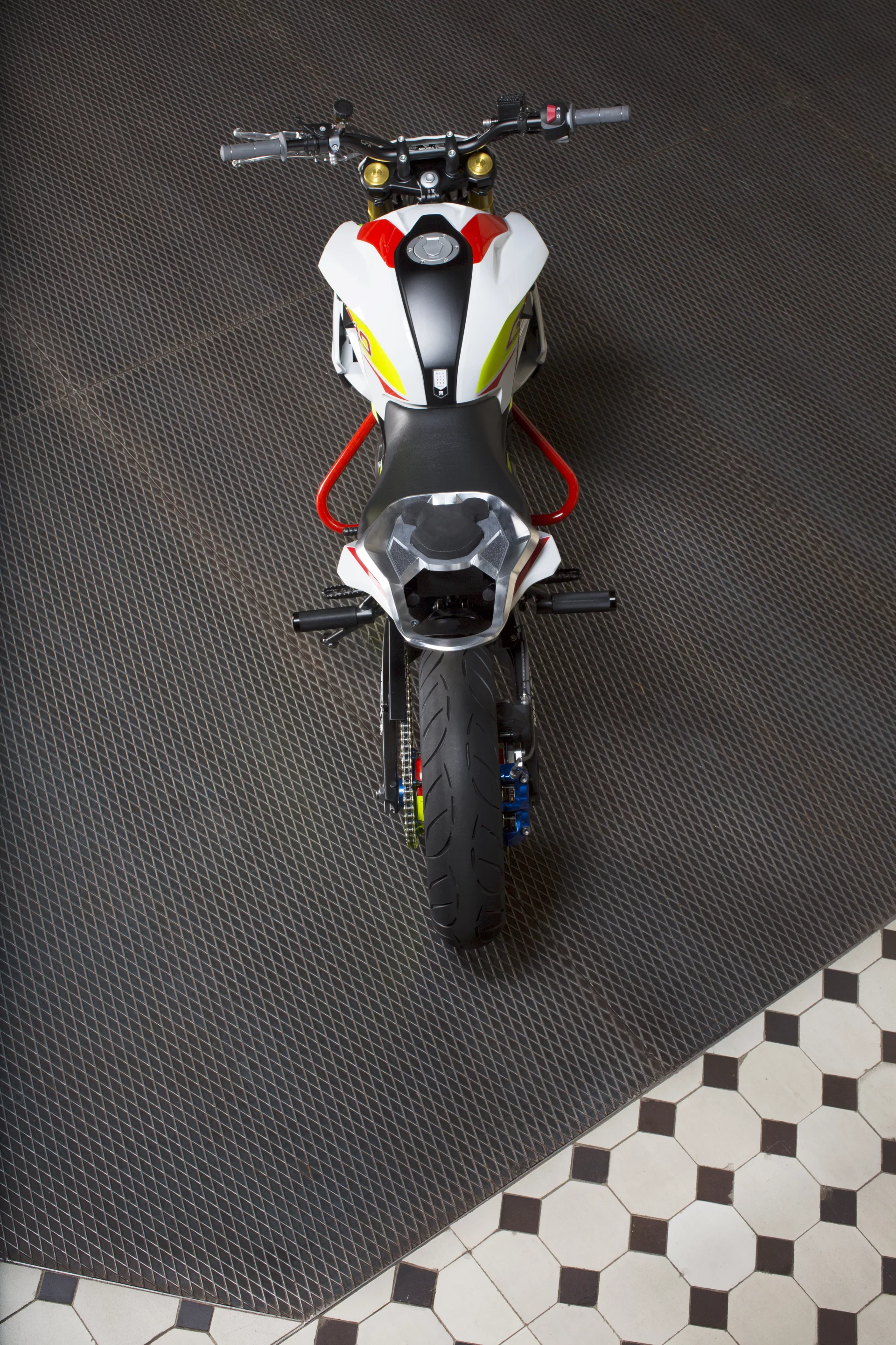 BMW Concept Stunt G 310: pint-sized hooligan machine