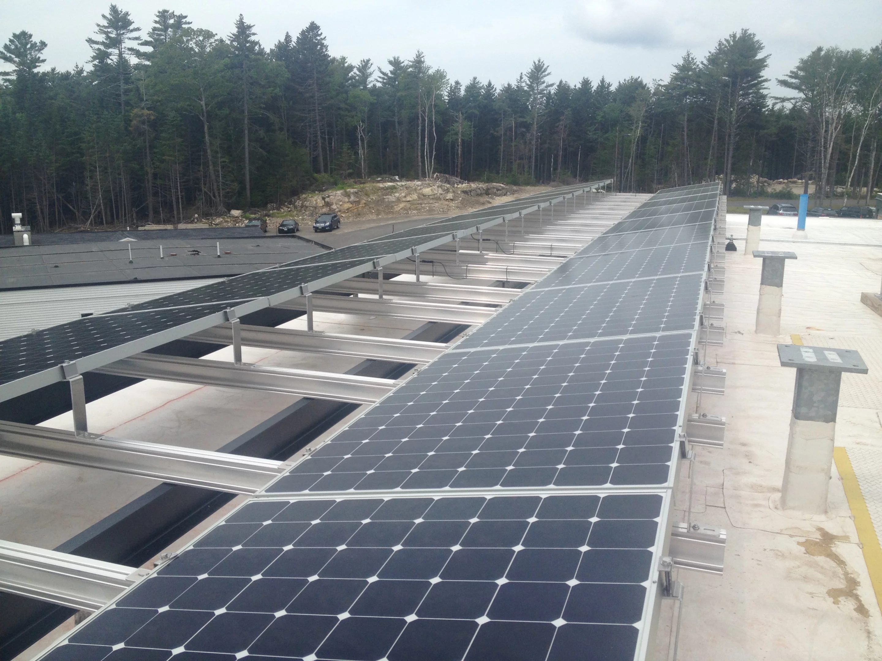 Roof-Mounted Photovoltaic Solar Array (Photo: Perkins+Will)