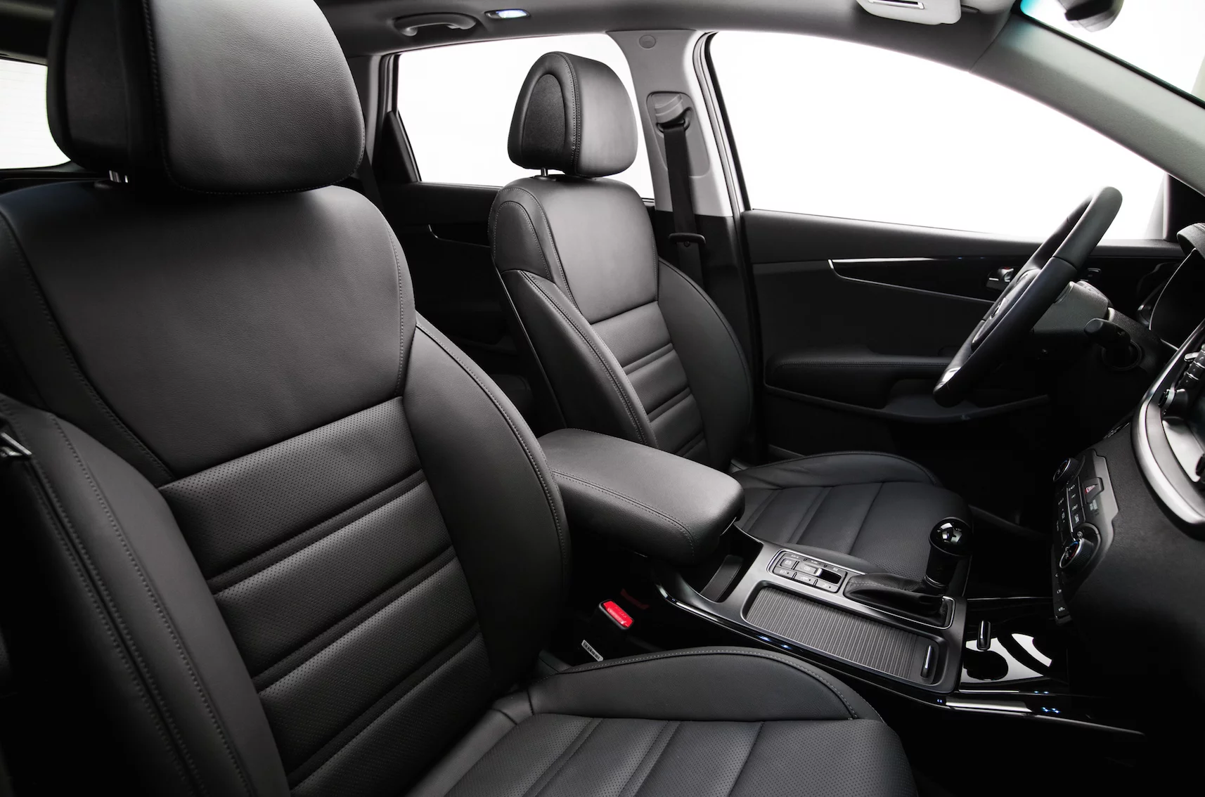 The dash draws on Kia's "modern and wide" mantra
