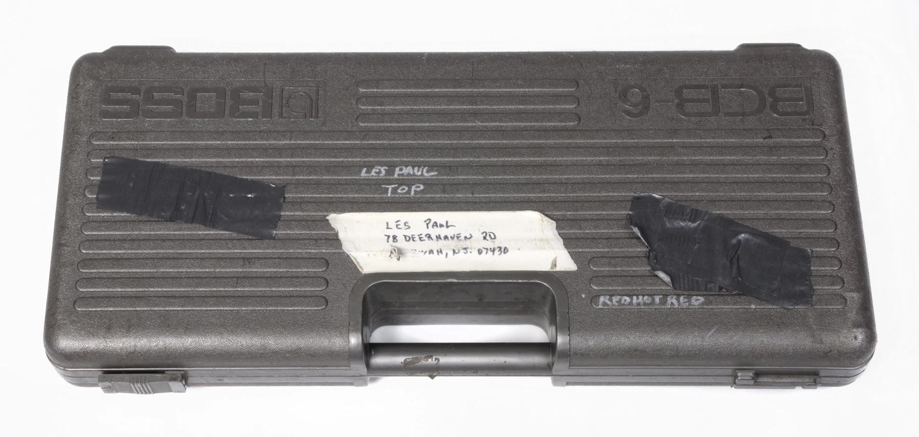 The auction will also feature Les Paul's Boss BCB-6 Pedal Effects in case