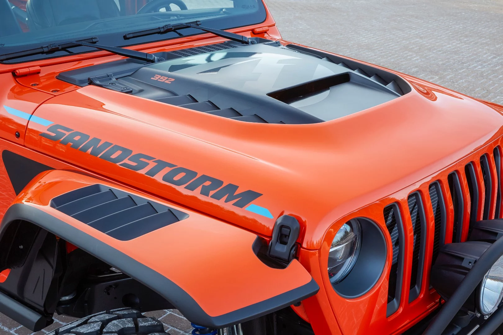 Jeep Sandstorm: vented carbon hood