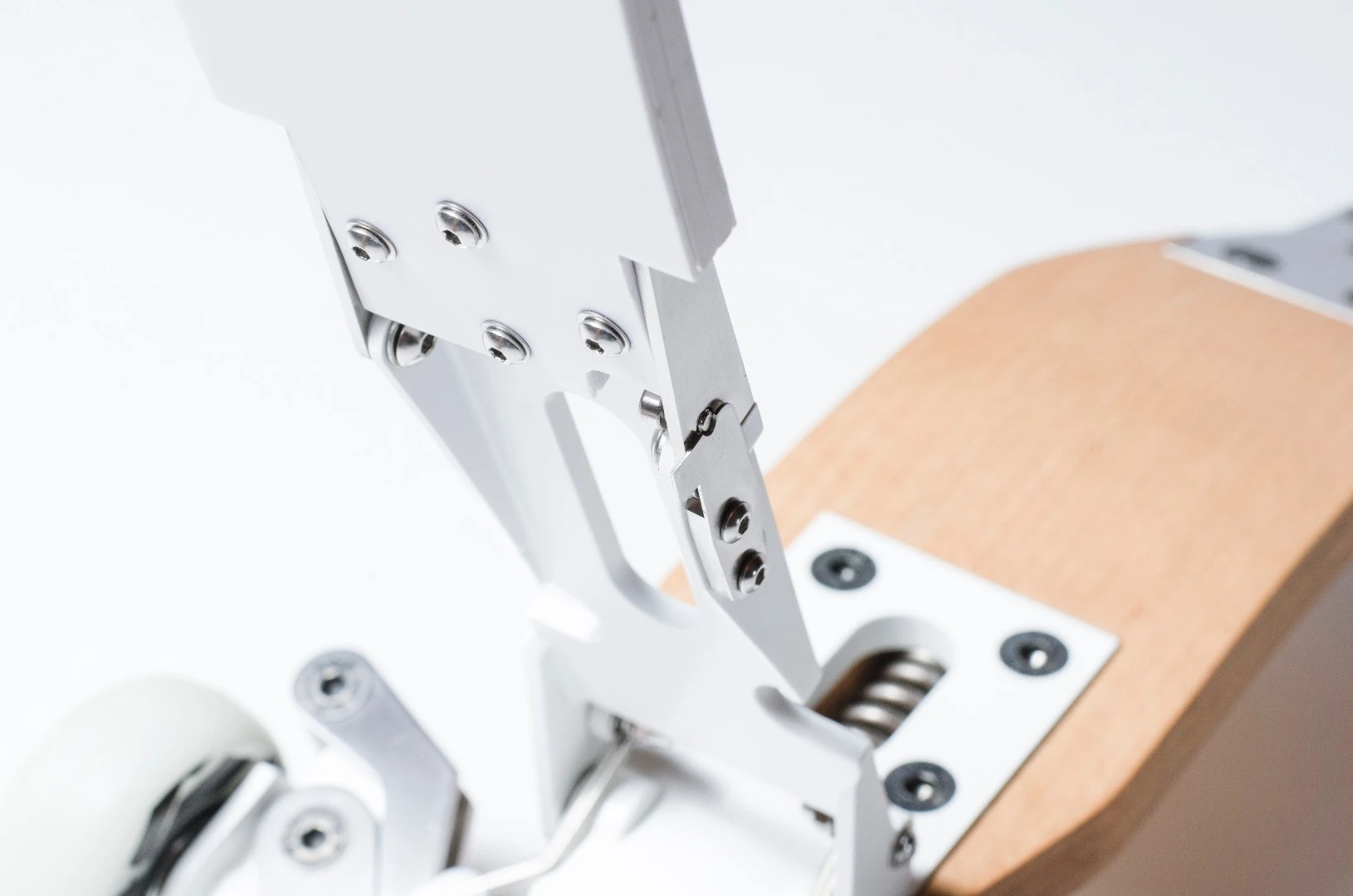 The w scooter is easy to carry and so remains safe from thieves at all times