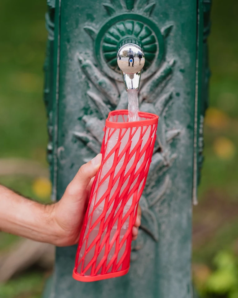 The Elio's wide mouth makes it easy to fill liquids and ice quickly