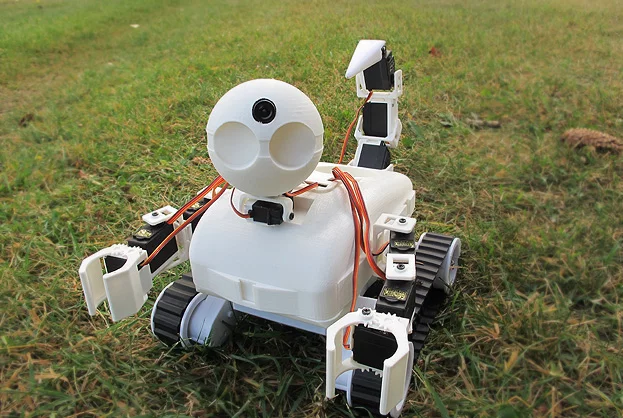 Components from any of the kits can be mixed together - in this case the arms and head from the JD and leg from the hexapod are attached to a rover