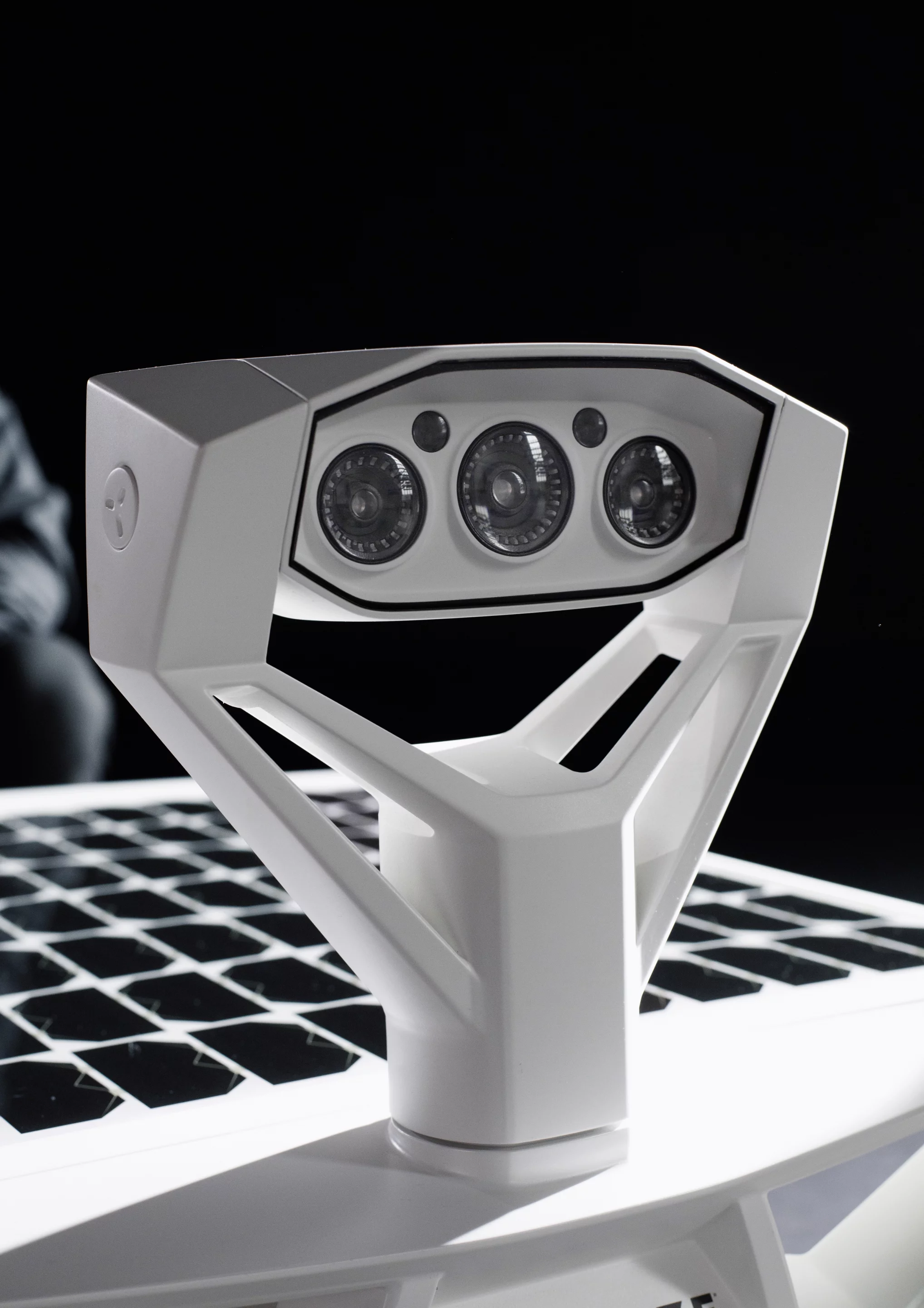 On the Moon, the rover orientates itself using just four cameras