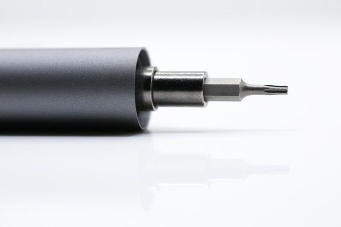 The Wowstick Mini measures 173 mm long, 16 mm wide and weighs 50 grams
