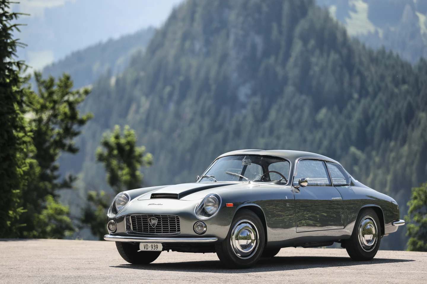 1959 Lancia Flaminia 2500 Sport | Sale price including Buyers Premium: £310,500 | $412,474 | Estimate: £400,000 – £500,000 | $530,000 to $665,000 | Lot 8 | Gooding & Company Passion of a Lifetime, Hampton Court Palace | 5 September, 2020