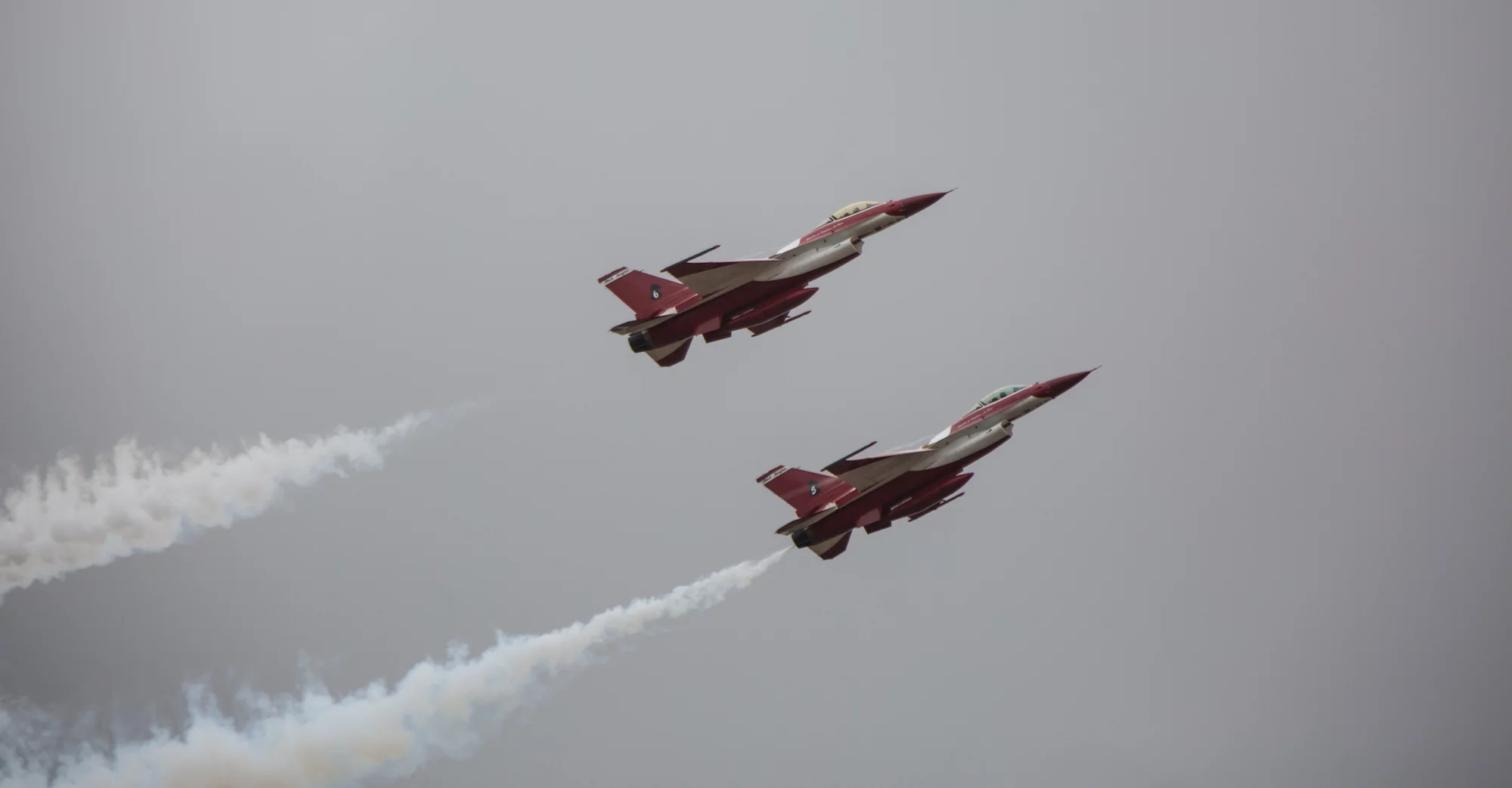 The RSAF Black Knights piloted by Major Eugene Lim Sany Wang and Captain Chang Haw Ning (Photo: Noel McKeegan/Gizmag.com)