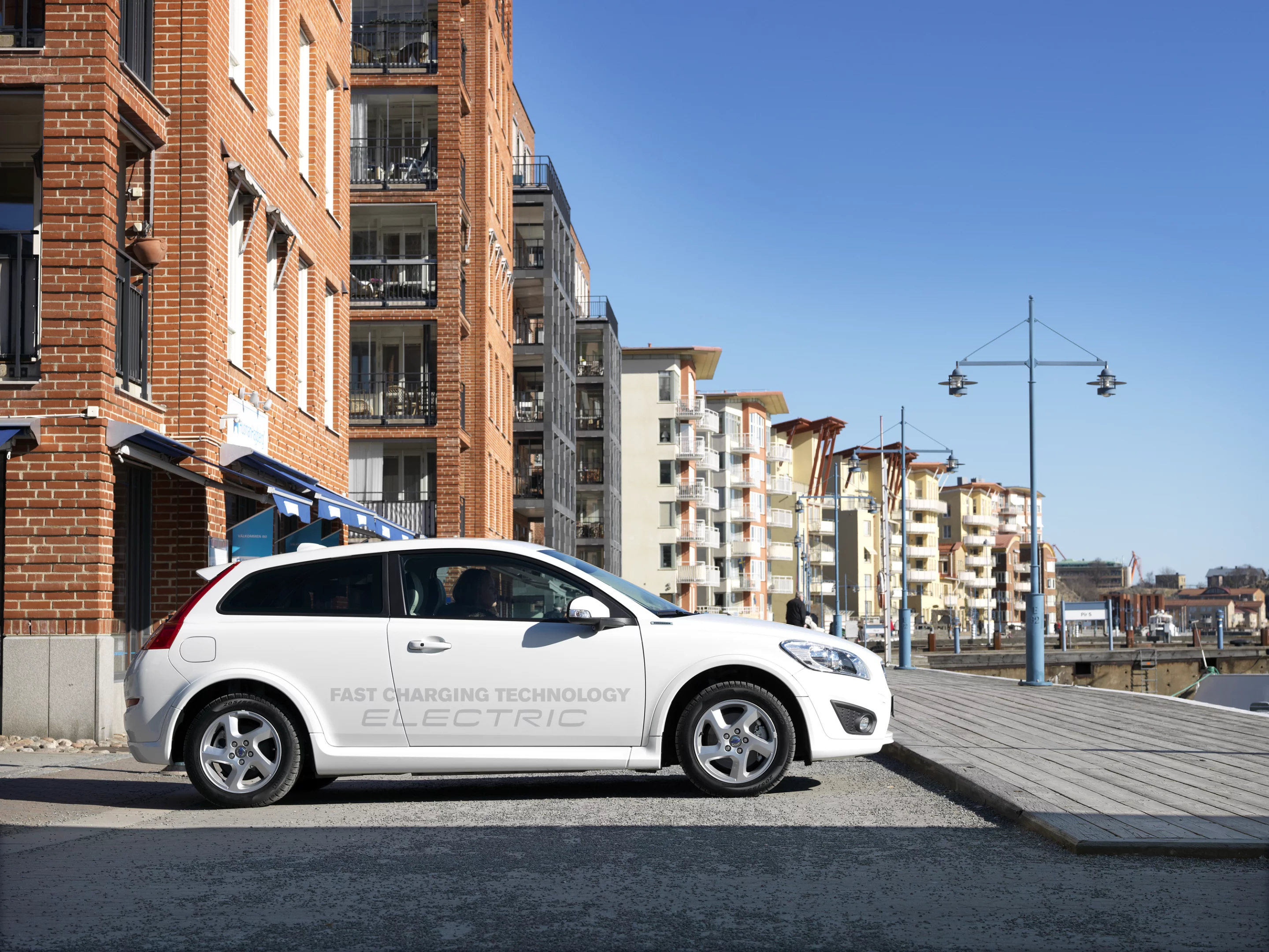 The new 22 kW fast-charger system, fitted to a Volvo C30 Electric, is reported to be the world's first on-board charger that operates on a three-phase supply