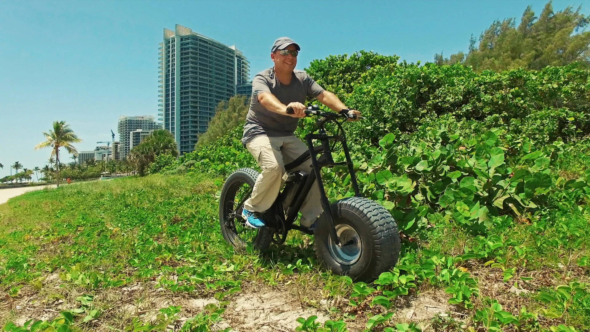 The Xterrain500 has a battery range of approximately 25 miles (40 km) per charge