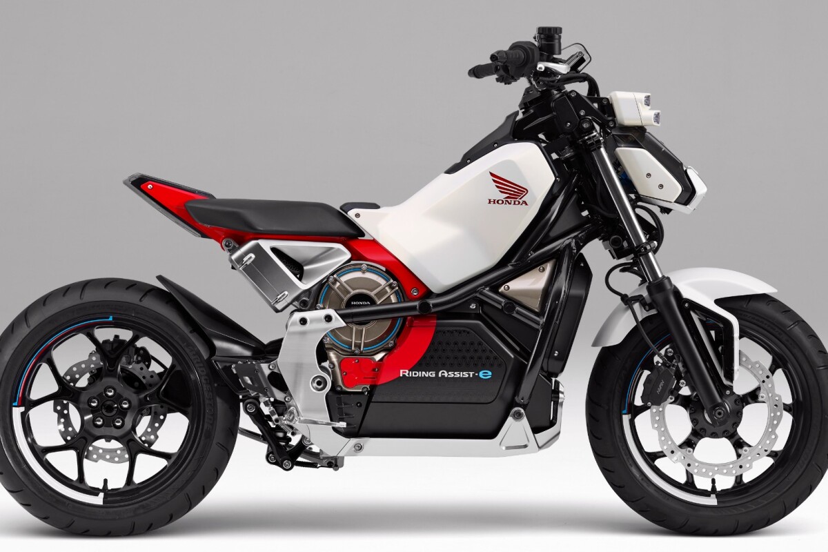 Honda "Riding Assist-e" self-balancing electric motorcycle for beginners