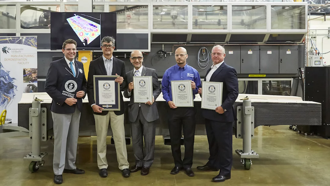 Guinness World Record judge Michael Empric (left), awarding the title to ORNL lab director Thom Mason, Lee Christodoulou (Boeing), Vlastimil Kunc (ORNL), and Mike Matlick (Boeing)