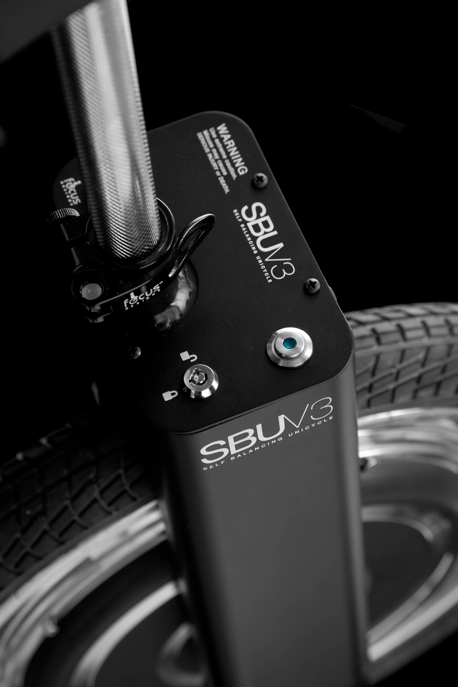 A multi-color LED status indicator in the center of the power button will keep you posted on the remaining charge