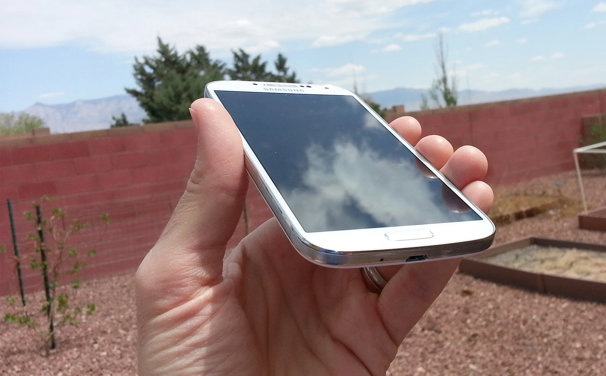 We can't overemphasize how nice the GS4 feels in hand