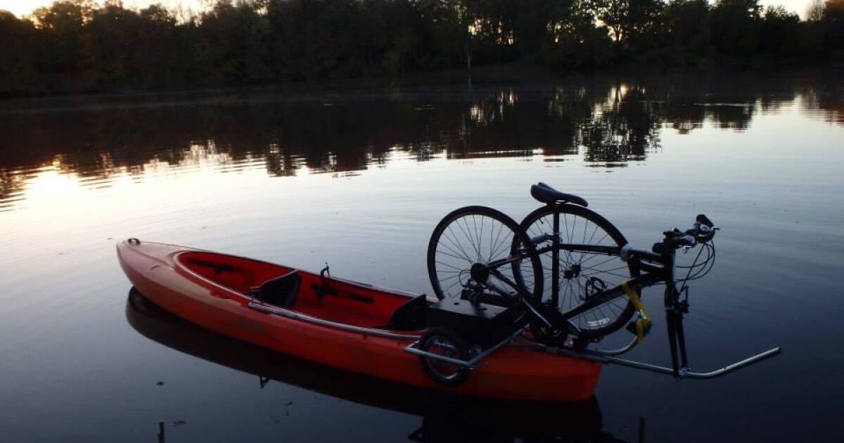 Solo Shuttle Trailer lets you kayak with your bike and bike with