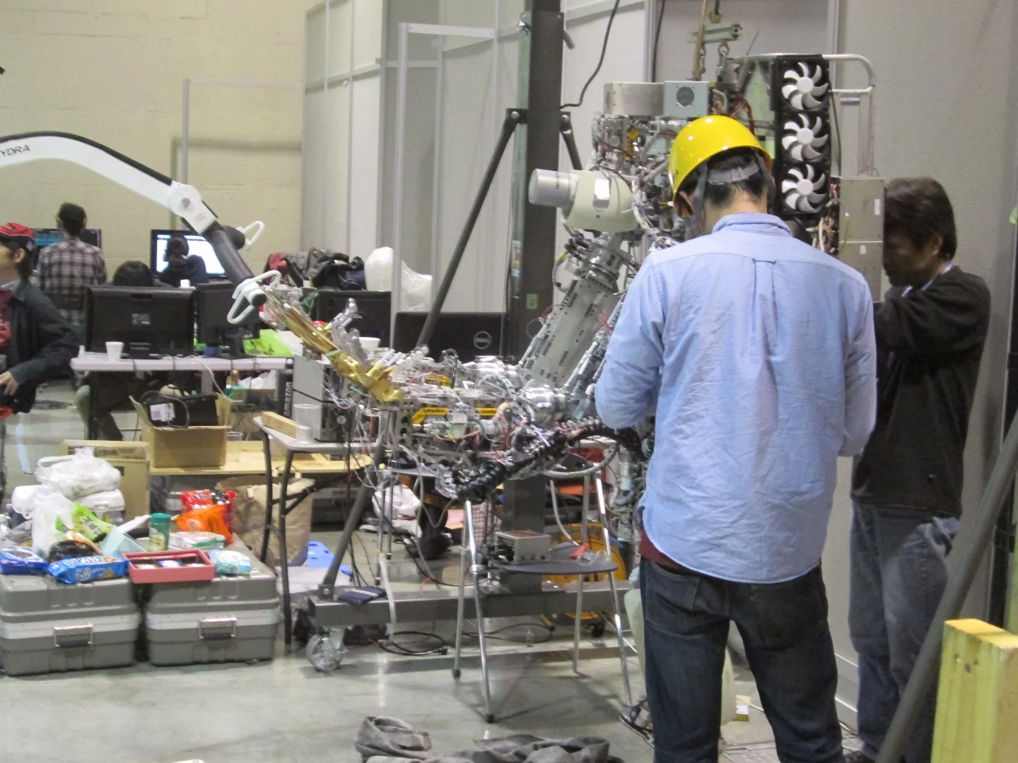 Robot Hydra on its back