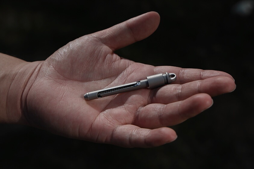 The AcePick measures 3.1 inches long by 0.2 in wide (112 by 5 mm) when all closed up