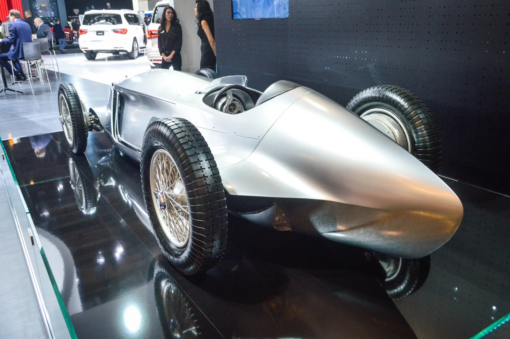 Infiniti shows off the electrifying Prototype 9