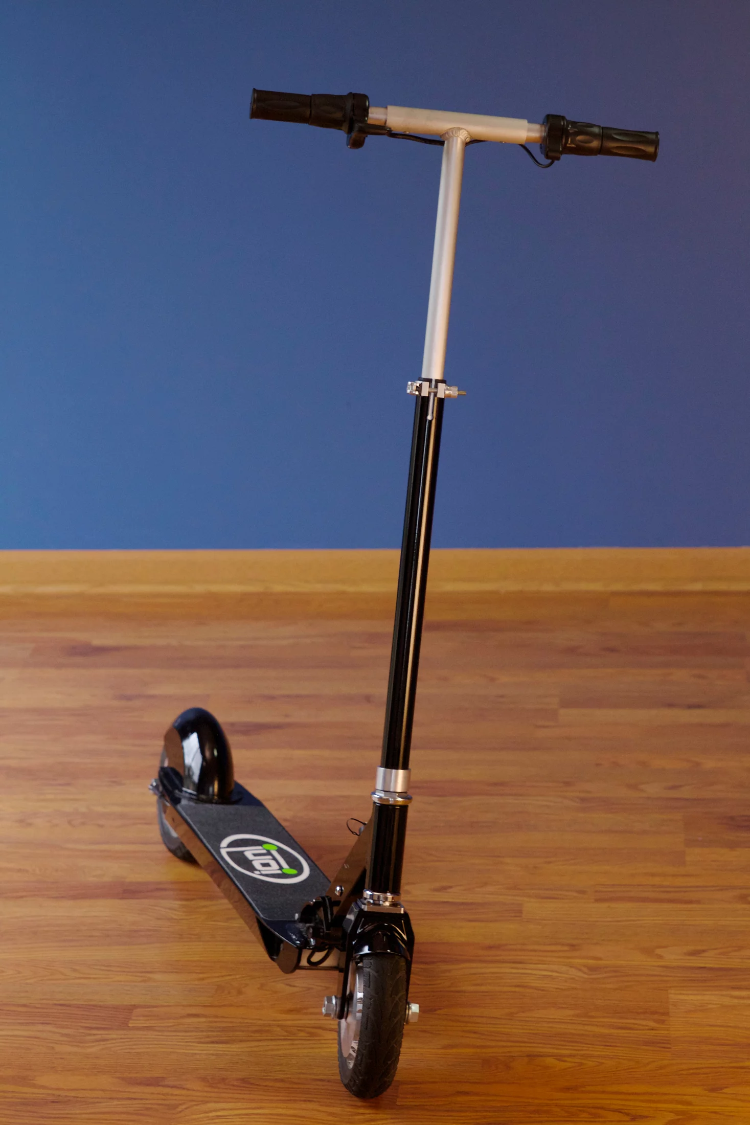 The SmartScooter has a 6061-T6 aircraft-grade aluminum frame