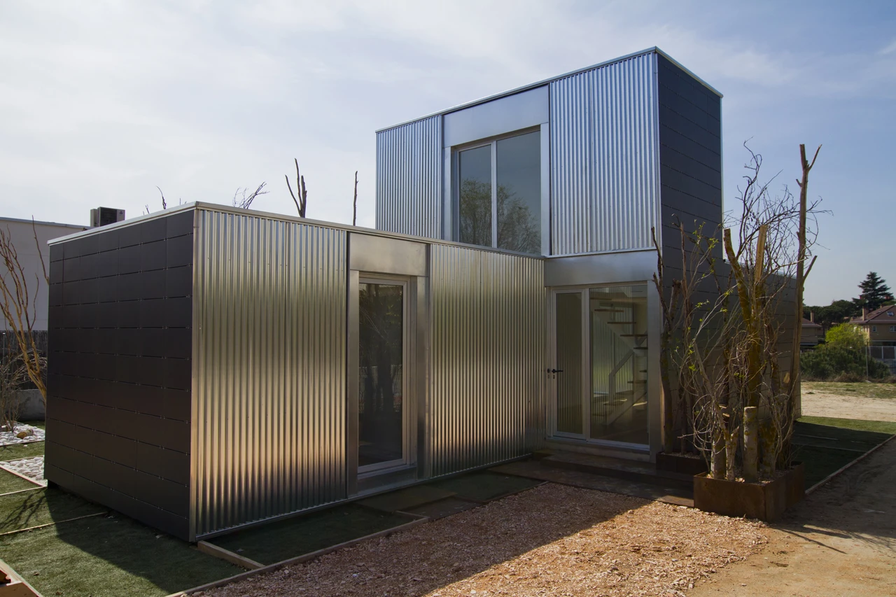 SAVMS is designed for natural cross-ventilation, and can accommodate rainwater harvesting as well as both photovoltaic and thermal solar systems(Photo: CSO Arquitectura)