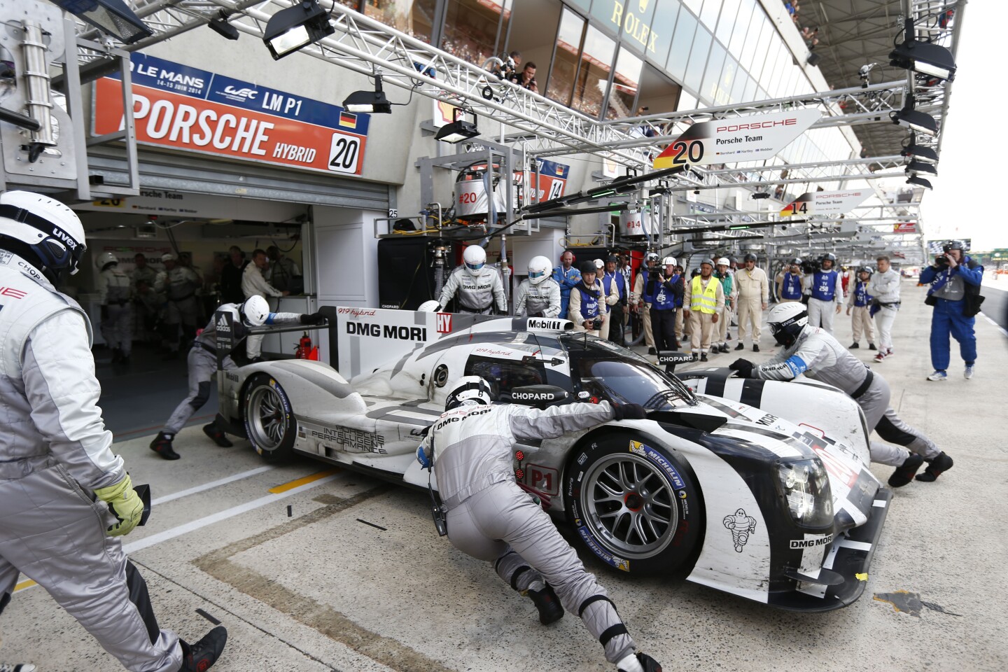 Porsche rolls the 919 into the garage