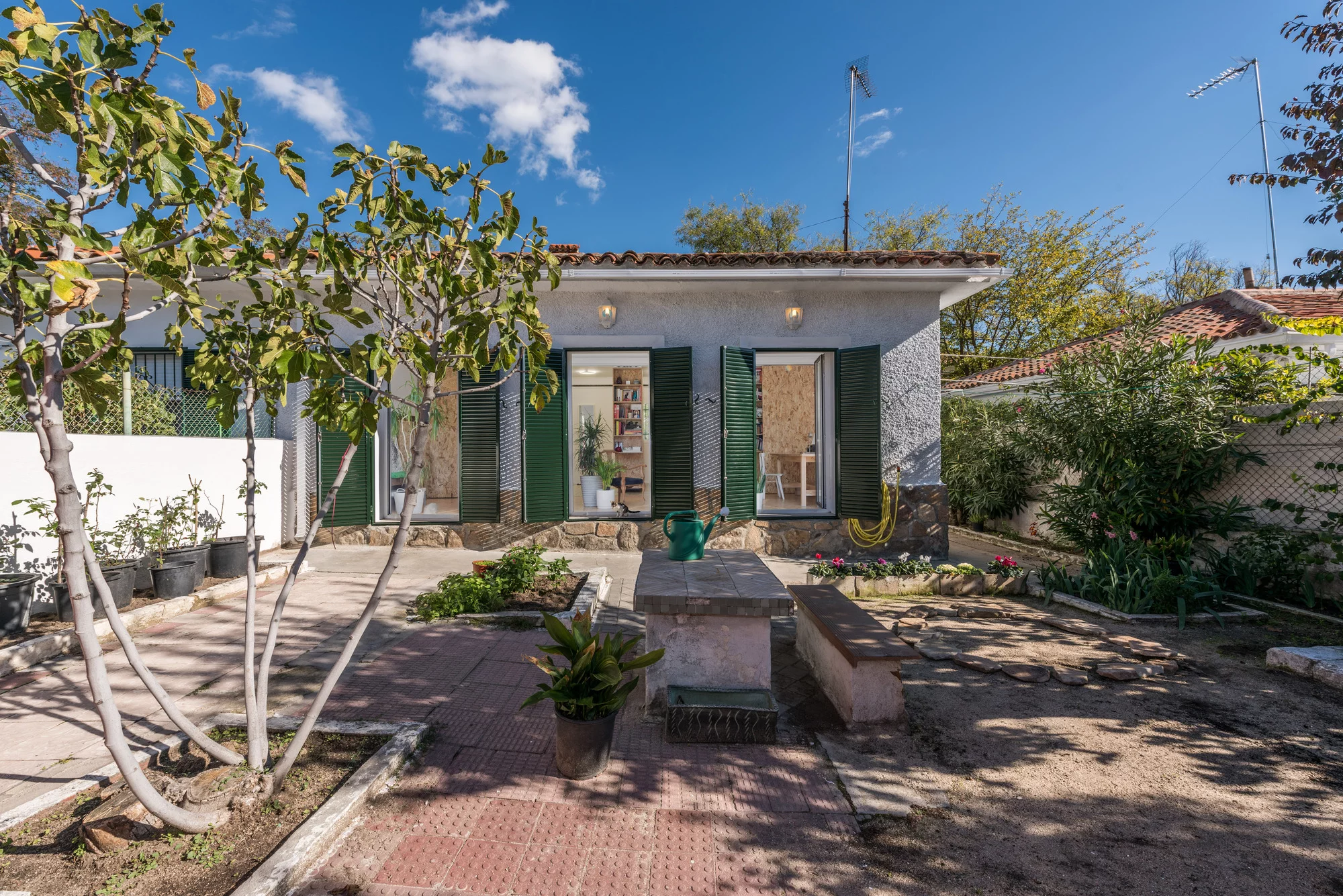 There's a generous garden plot (Photo: Javier de Paz García)
