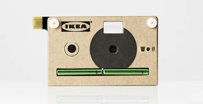 The KNÄPPA is powered by two AA batteries, packs a 2.3-megapixel sensor, and measures 105 × 65 mm (4.13 x 2.56 in)
