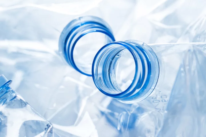 Single-use plastics would be banned in the EU from 2021 under a plan voted on by the European Parliament