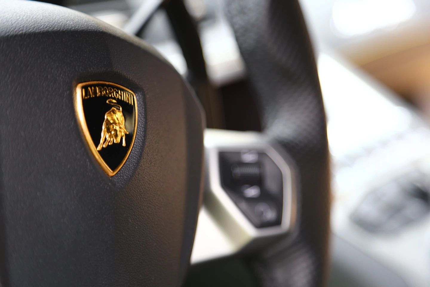 The Aventador lives up to the promise of its bull logo (Photo: Angus MacKenzie/Gizmag.com)