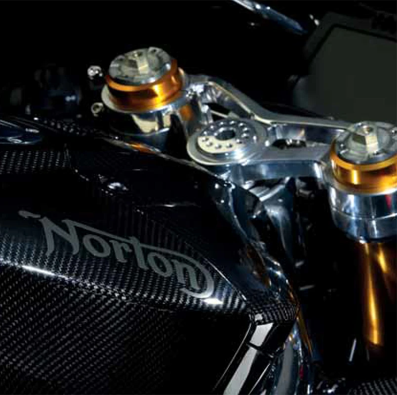 Norton V4 RR: kevlar-reinforced carbon tank is the first on a production bike