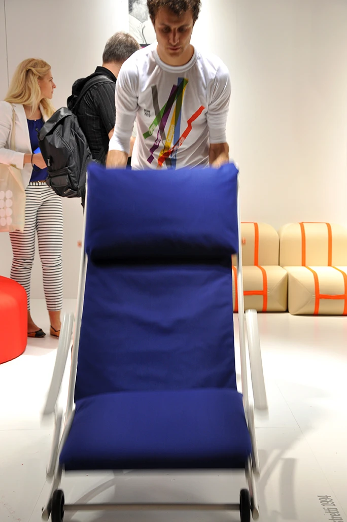 Ostenda starts off as a simple armchair and transforms into a chaise longue (Photo: Edoardo Campanale/Gizmag.com)