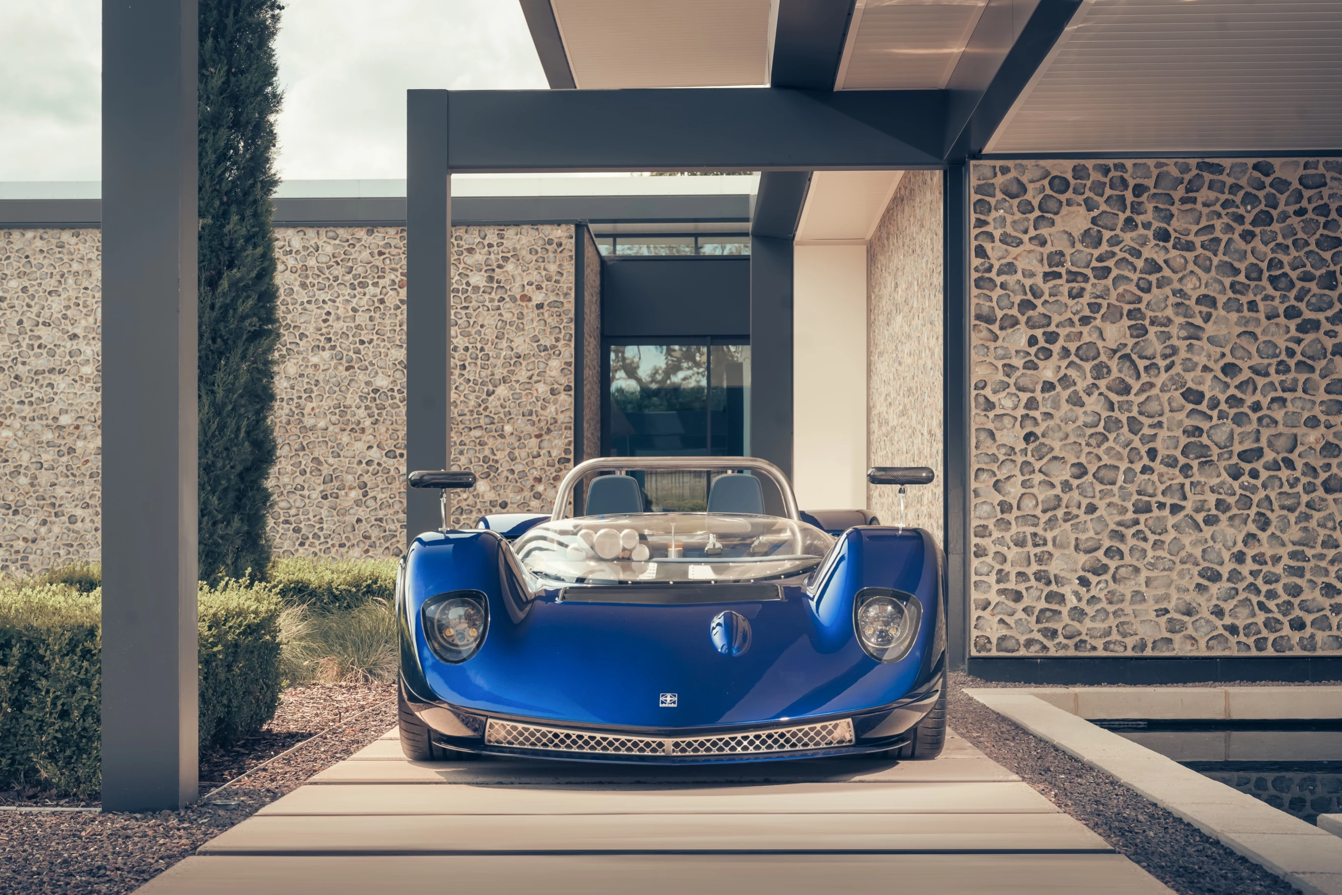 Nichols updates the McLaren M1A race car into a modern super-roadster