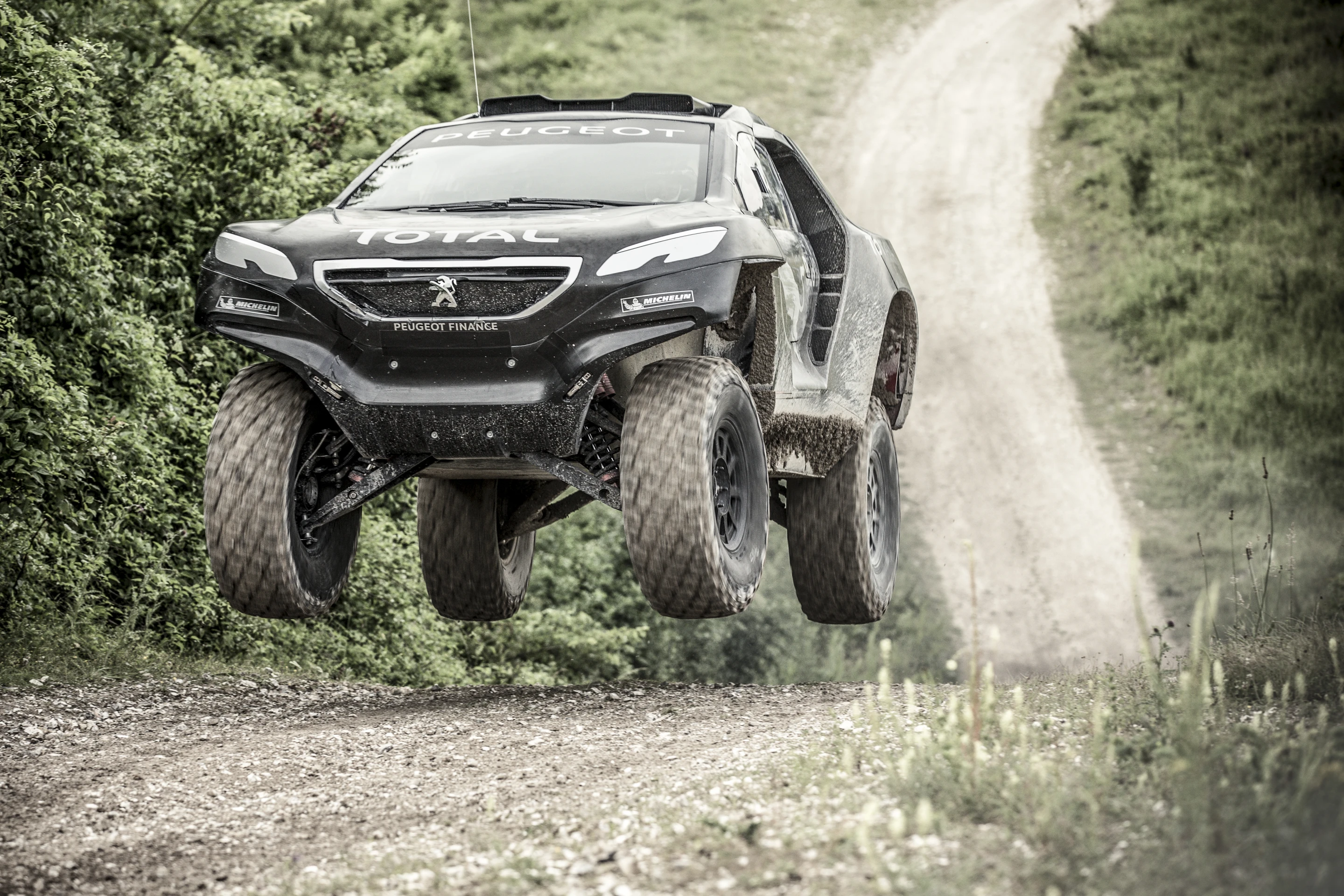 Carlos Sainz goes airborne (Photo: Red Bull Content Pool)