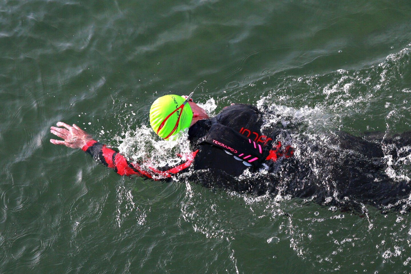 Openwater swimming safety device snugs to the back when not needed