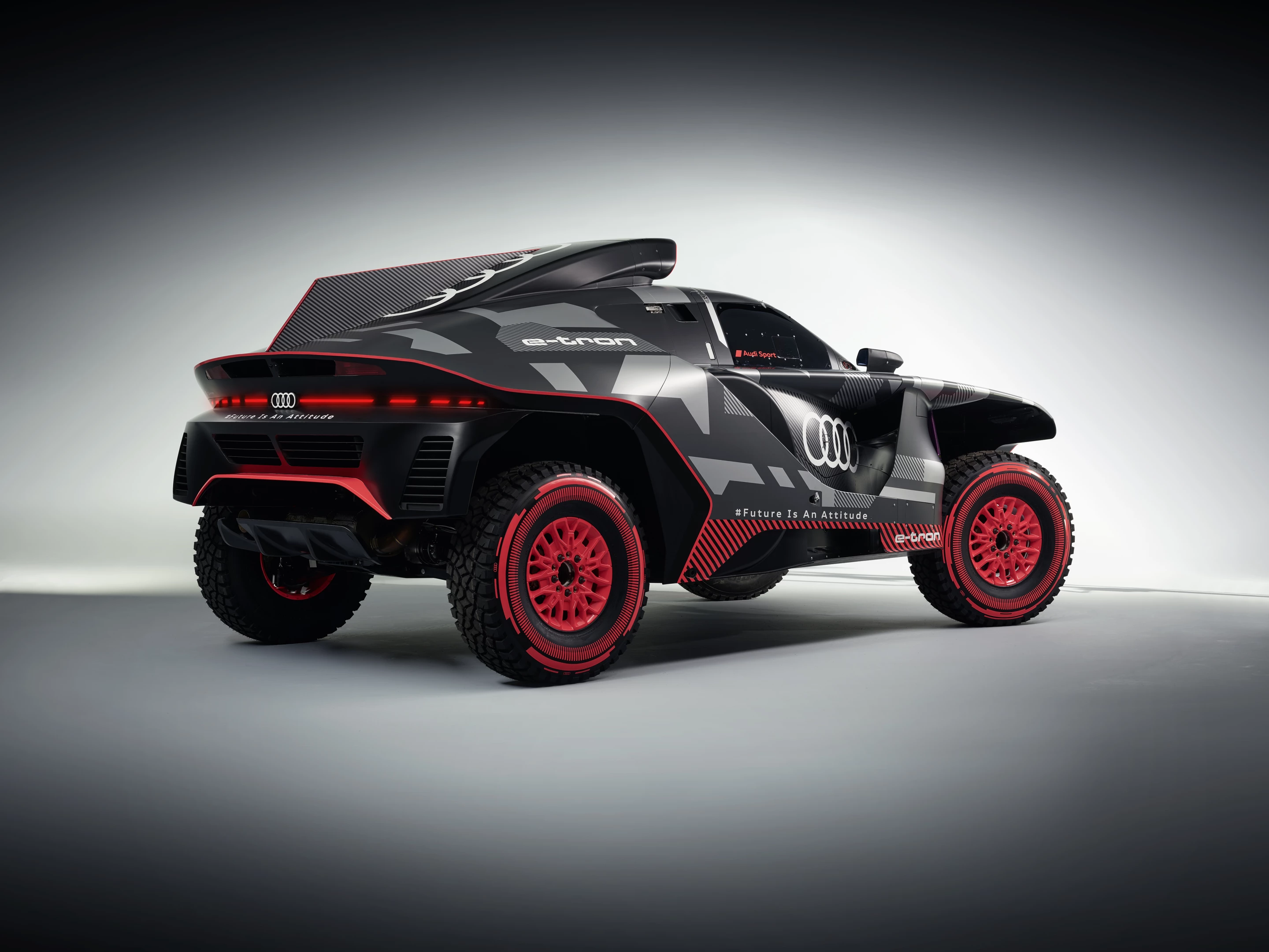 The RS Q e-tron has a huge roof scoop with an aero fin running down its back