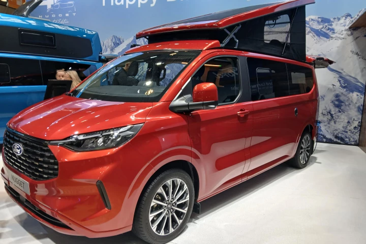Ford shows its long-wheelbase Nugget pop-up camper van with rear