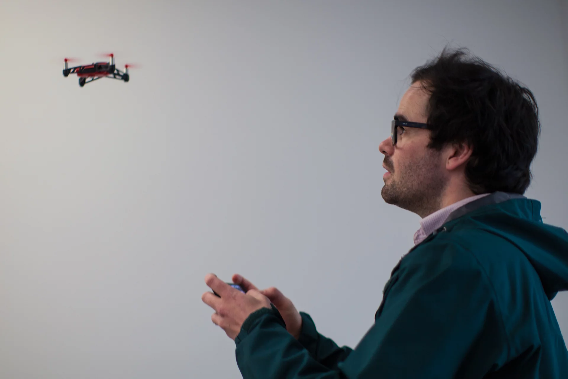 The Rolling Spider is controlled by Parrot's FreeFlight 3 smartphone app, which is a free download and compatible with both iOS and Android (Photo: Noel McKeegan/Gizmag)