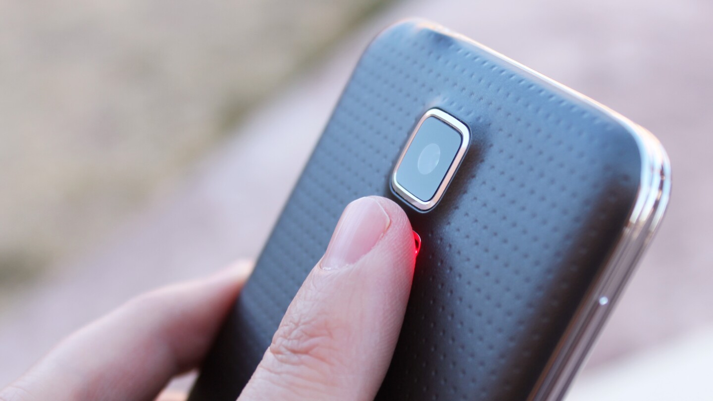 The GS5 has a heart rate sensor on its back