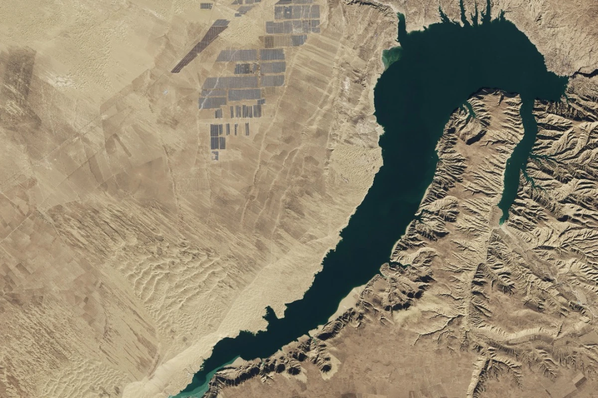 Close-up of Dam Solar Park on January 5, 2017