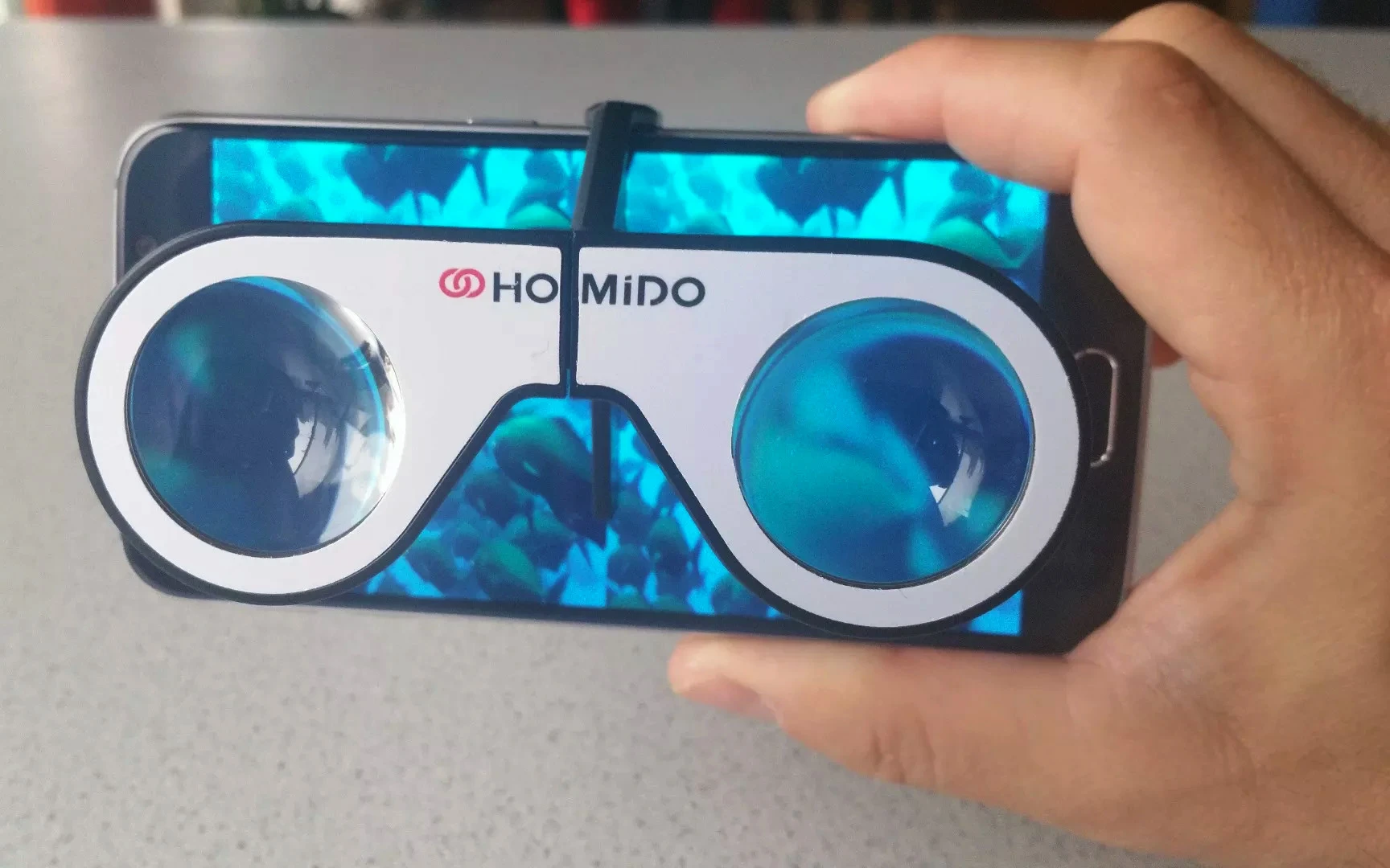 The device-agnostic Homido Mini lets you enjoy virtual/augmented reality anywhere