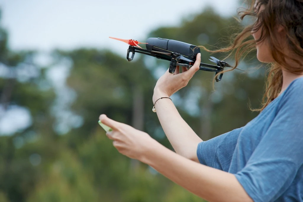 Thanks to the inclusion of a GPS module, the Bebop can autonomously follow a pre-programmed flight path