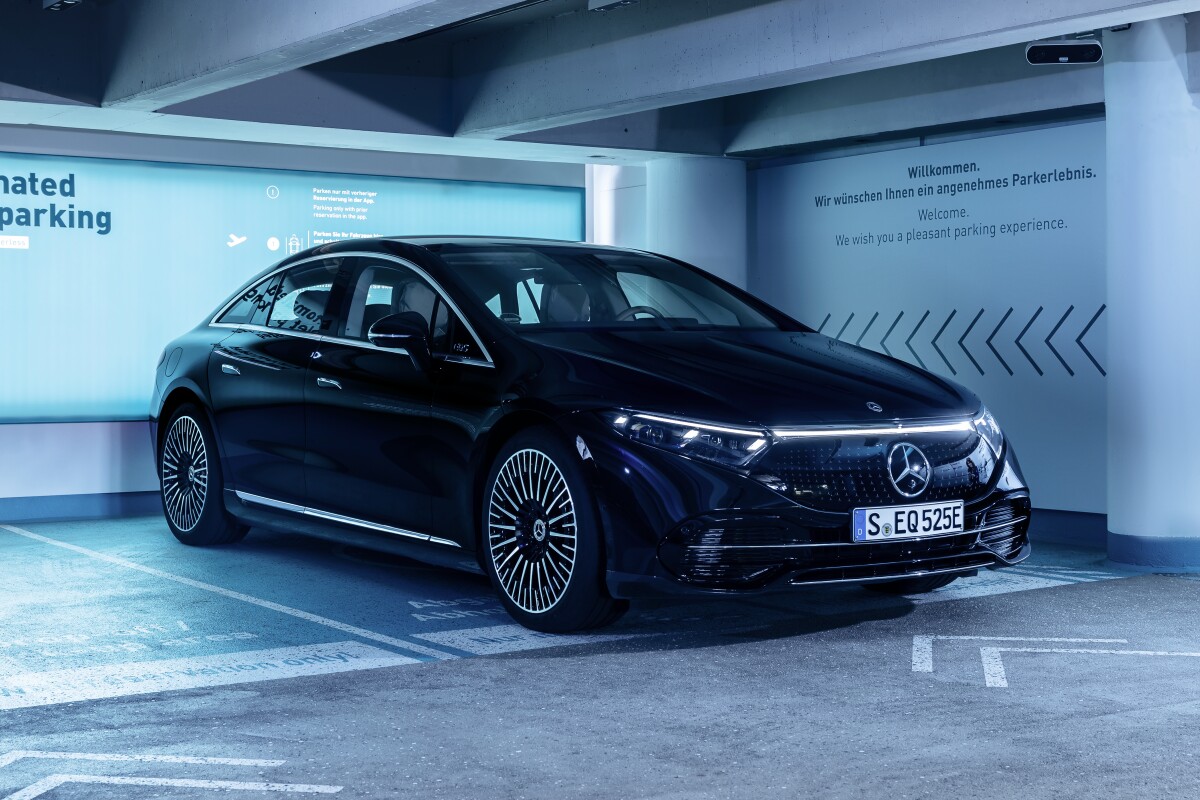 Driverless parking service begins commercial operation at Stuttgart Airport
