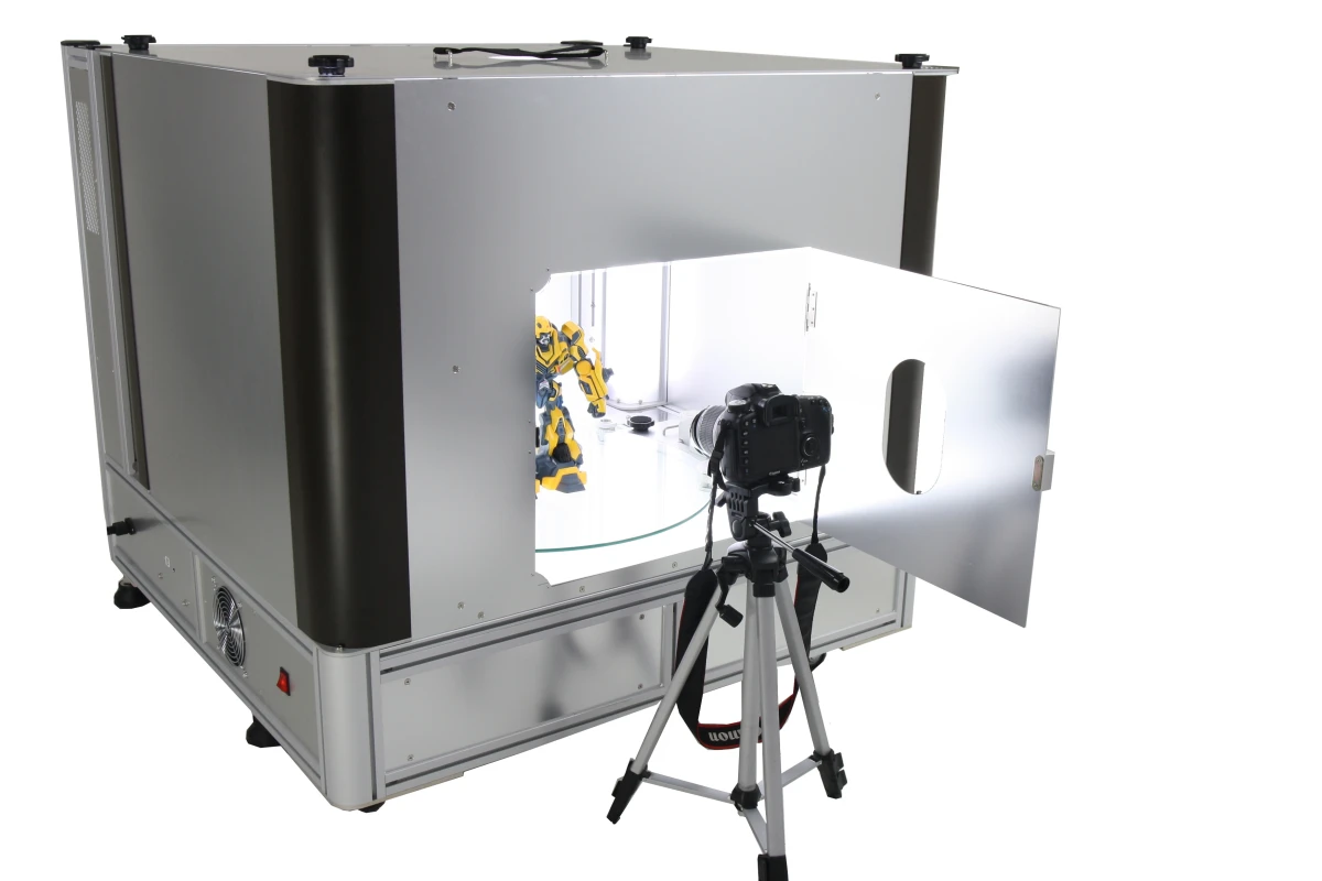 Ortery Technologies has released what is described as the world's first desktop photo studio to take product shots or create 360 degree animations with a pure white background